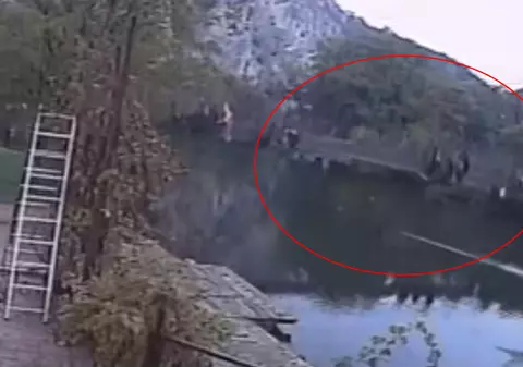 Doi morți și 10 răniți, după ce un pod pietonal s-a prăbușit, în Serbia. Oamenii mergeau spre o mănăstire