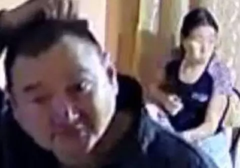 Un soldat rus a furat o cameră de supraveghere din Ucraina și a pus-o de decor la el acasă: „Mă uit la ei ca la Big Brother”