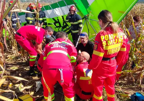 Un motodeltaplan s-a prăbuşit în judeţul Sibiu. Două persoane, găsite de echipajele SMURD
