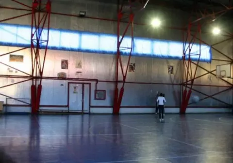 Un profesor de sport de la un liceu din Botoșani s-a ales cu dosar penal, după ce ar fi agresat un elev de 13 ani