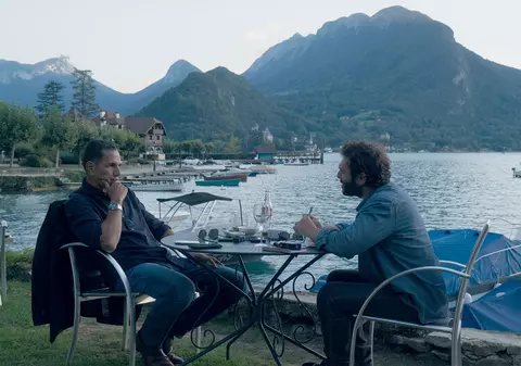 Când șeful biroului pentru combaterea traficului e băgat în importul de canabis