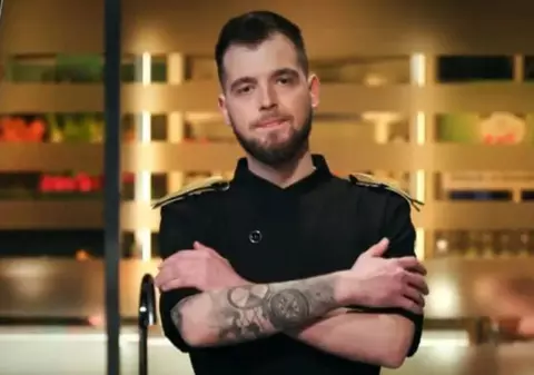 Cătălin Boroica, bucătarul de 26 de ani din Alba Iulia, merge mai departe la „Chefi la cuțite”. A fost ales în echipa Scărlătescu