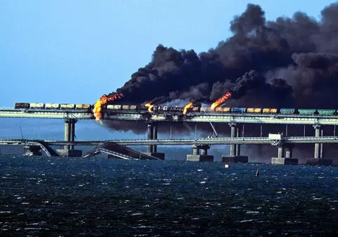 Toate deciziile luate de Rusia după explozia care a avariat podul de 3,5 miliarde de dolari care leagă Crimeea de Rusia