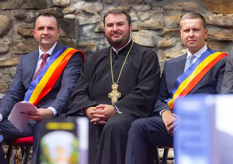 Vicarul eparhial din Dâmbovița are site care primește bani de la Consiliul Județean și primării