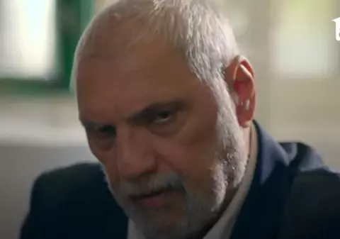 Ultima apariție într-un serial a actorului Doru Ana. Personajul său a avut un destin tragic în „Adela”, producția de la Antena 1