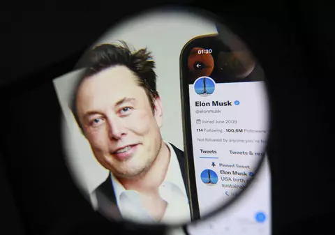 Elon Musk încearcă, pentru a doua oară, să introducă pe Twitter taxa de 8 dolari pentru conturi verificate