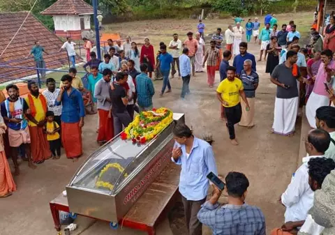 Funeralii organizate în India pentru un crocodil „vegetarian”: „Babia, animalul lui Dumnezeu”