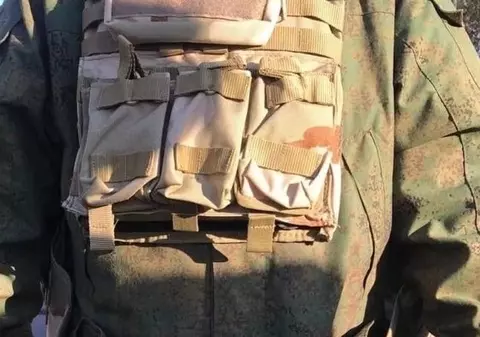 Imagini cu recruți ruși „echipați” cu veste de airsoft pentru copii și căști de plastic, difuzate de familiile soldaților