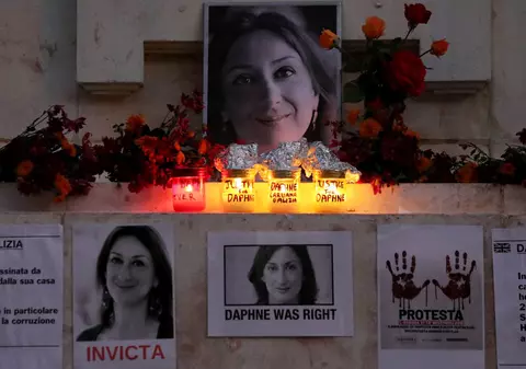 Ucigașii jurnalistei malteze Daphne Caruana Galizia au recunoscut crima, în prima zi a procesului. Ce pedepse au primit