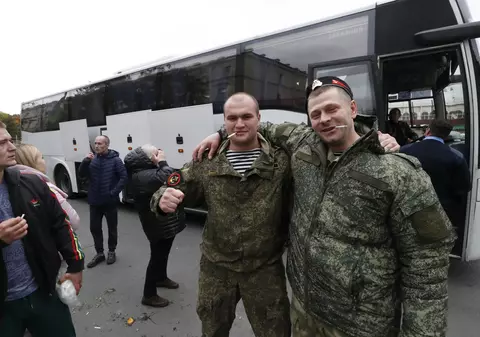 Cel puțin 6 recruți ruși au murit în plină campanie de mobilizare. Printre cauzele deceselor: atac de cord, ciroză hepatică, sinucidere