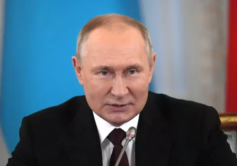 Tractor, laude și un munte de pepeni. Cadourile primite de Putin cu ocazia zilei sale de naștere