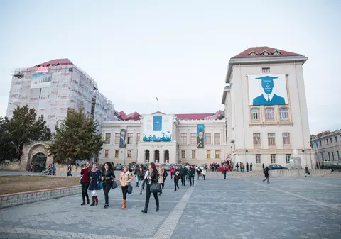 Un student cheltuie cât un salariu minim pe economie pe cazare și masă în marile centre universitare. Clujul, mai scump ca Bucureștiul