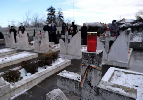 Un bărbat a murit după ce a căzut de pe o scară într-un cimitir