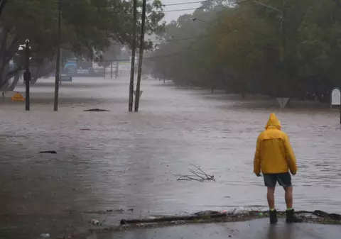 Mii de oameni au fost evacuați de urgență în estul Australiei și în Tasmania, în urma inundațiilor devastatoare