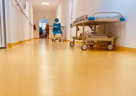 Răsturnare de situație în cazul pacientei din Alba Iulia, suspectă de botulism. NU SE CONFIRMĂ boala