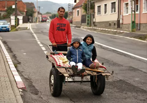 REPORTAJ. Libertatea a mers în satul Gârcini, unde curierii nu îndrăznesc să intre, şi l-a întâlnit pe Adrian, tatăl a șapte copii: „Vreau să scap de aici”