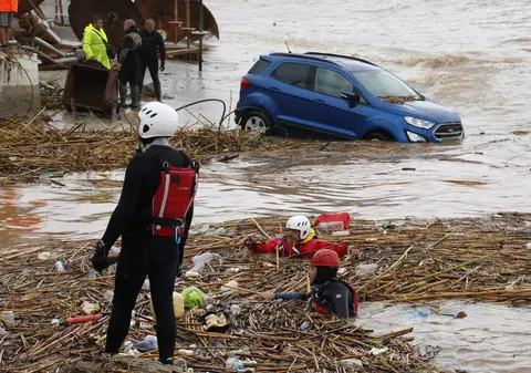 Cel puțin doi oameni au murit în urma inundațiilor din insula Creta. Haos pe aeroportul Heraklion