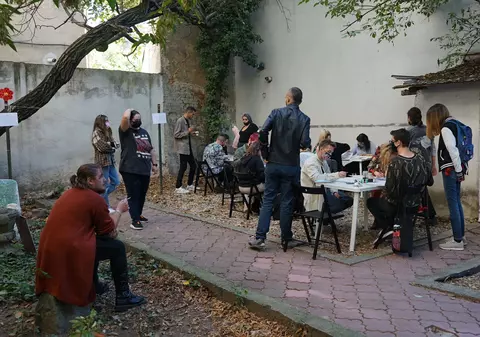 Centre pentru studenții gay în trei orașe din țară. Peste 30% spun că au auzit discursuri homofobe de la profesorii sau colegii lor