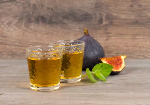 Lichior de smochine - rețeta simplă pe care o poți face acasă