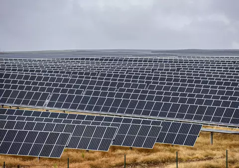 România, pe cale să piardă un nou proces internațional. Zece investitori au reclamat la Washington tăierea subvențiilor la energia regenerabilă