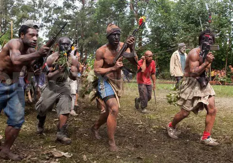 32 de morți și 15 dispăruți, în urma unor lupte între triburi, pe insula Kiriwina, în Papua Noua Guinee