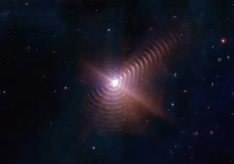 Imagine rară surprinsă de telescopul Webb. Cum arată întâlnirea dintre două stele