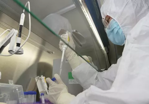 Primul vaccin inhalabil împotriva Covid-19 a început să fie administrat în China  | VIDEO