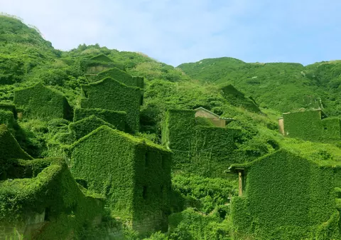 Orașul abandonat din China care a devenit atracție turistică dintr-un motiv surprinzător