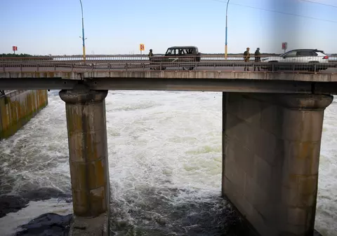 Război în Ucraina, ziua 239 | Rușii au minat un baraj strategic din Herson, acuză Zelenski