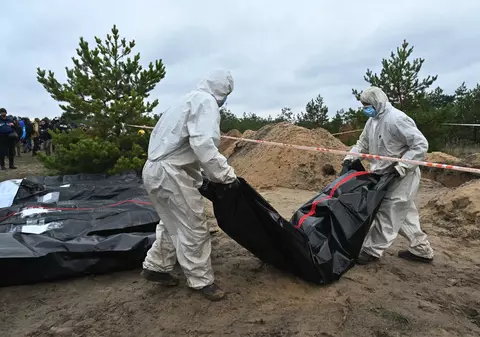 SBU a găsit noi dovezi de tortură în regiunea Donețk. 34 de cadavre au fost exhumate în orașul Sviatohirsk, alte 44 în Lîman
