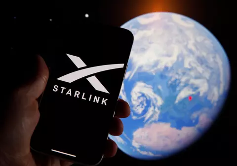 SpaceX lansează serviciul Starlink Aviation, care oferă internet în timpul zborurilor avioanelor private