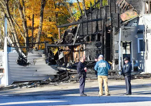 Două persoane au murit după ce un avion de mici dimensiuni s-a prăbușit peste o casă din New Hampshire, SUA