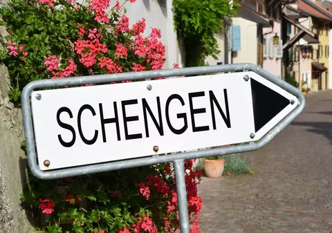 Ministrul olandez de Interne, invitat în România pentru a verifica îndeplinirea condițiilor Schengen