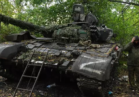 Un proiectil tras din greșeală de soldații ruși care reparau un tanc a rănit o fetiță de 11 ani, aflată la 8 km depărtare, în Crimeea ocupată de Rusia