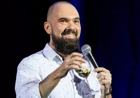 Teo a renunțat la munca de birou pentru a fi comediant: „Eu muncesc de nu mai pot și câștig într-o lună cât fac cu stand-up-ul într-un weekend”