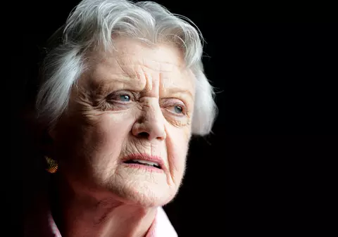 Angela Lansbury, vedeta filmului „Verdict, crimă”, a murit. Actrița avea 96 de ani