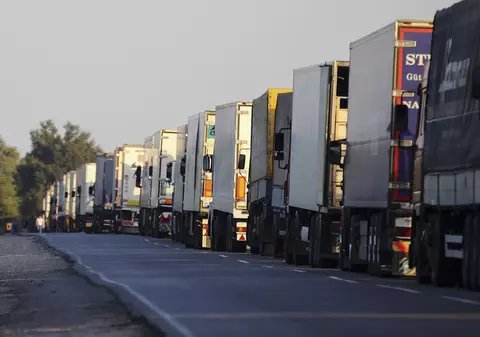 Șoferilor de camioane din Crimeea li se oferă o rută alternativă spre Rusia care trece prin  Melitopol și Mariupol