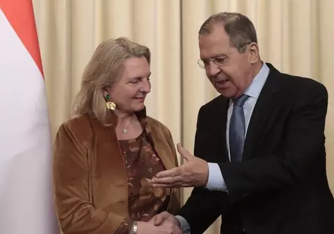 „Fabricile devin muzee fără gazul rusesc”. Editorial al controversatei Karin Kneissl, fost ministru austriac de externe, într-un ziar de la Moscova