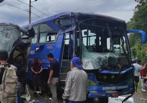 Cel puțin doi olandezi au murit și 12 au fost răniți în Ecuador, după un accident în care au fost implicate două autobuze