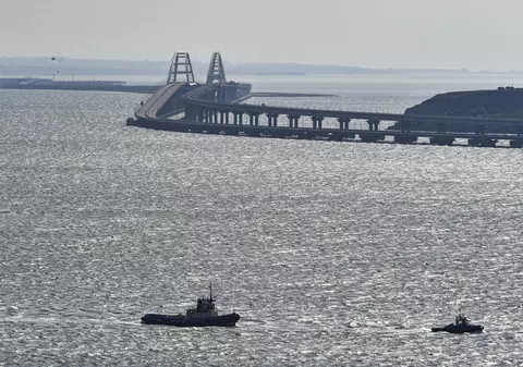 Consilierul șefului Crimeei a anunțat plecarea primului feribot cu camioane grele din peninsulă, după explozia de la podul Kerci