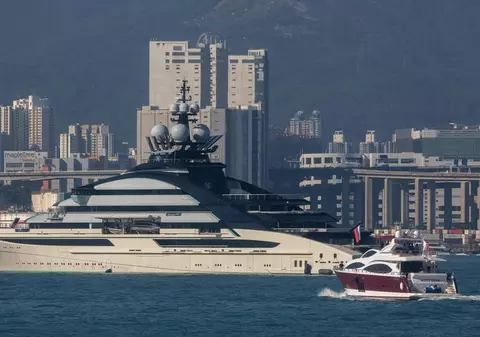 Iahtul de 500 de milioane de dolari al oligarhului rus Alexei Mordașov a părăsit Hong Kong. Unde se îndreaptă