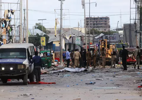 Dublu atentat sinucigaș cu maşină-capcană în Somalia. 100 de oameni au fost uciși și 300 sunt răniți