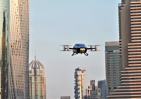 Mașina zburătoare XPengX2 a realizat cu succes primul zbor de testare, în Dubai. Când vor putea fi conduse mașinile zburătoare