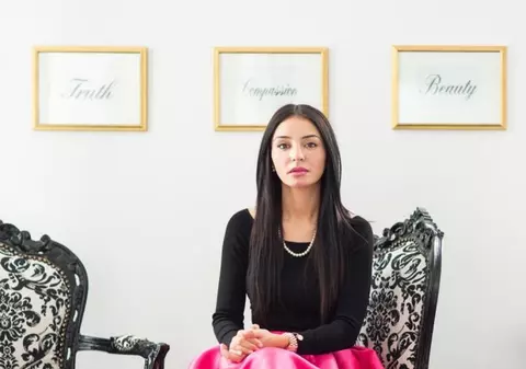 Youness Amal Vanessa, iubita fostului șef  DGIPI Gelu Oltean, eliberată din închisoare. Ea a fost condamnată în legătură cu atribuirea licenţelor Microsoft