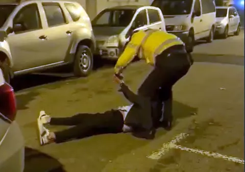 Un timișorean condamnat pentru consum de droguri, ridicat de Poliție după ce a făcut scandal într-un bloc