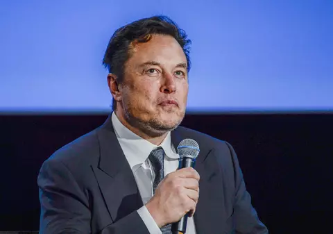 Un consilier prezidențial ucrainean îl critică pe Elon Musk pentru „soluțiile sale magice simple” la războiul din Ucraina și reforma Twitter