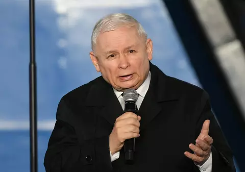 Cum a explicat liderul partidului de guvernământ din Polonia scăderea natalității: „Dacă beau la fel de mult ca bărbații, nu vor fi copii”