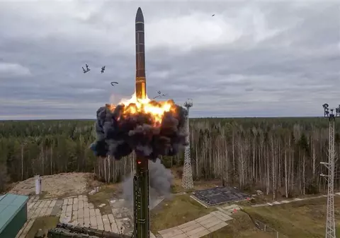 Rusia spune că va folosi armele nucleare doar ca răspuns defensiv la un atac care îi amenință existența