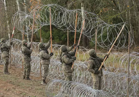 Polonia începe să construiască un zid de-a lungul graniței cu exclava rusă Kaliningrad, de teamă că Rusia pregătește o criză a migranților