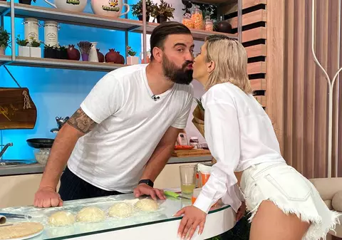 Soțul Addei, mesaj pentru artistă la câteva zile după ce aceasta a lansat prima carte. „Cu asta ai început un nou capitol”